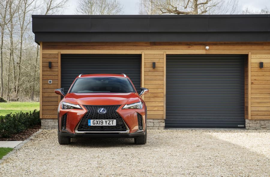  Lexus UX250h F-Sport 2019 года  (UK) (фото 33 из 40)